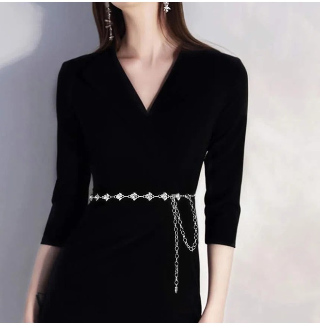 Diamond-studded Dress Belt with Flower Pendant